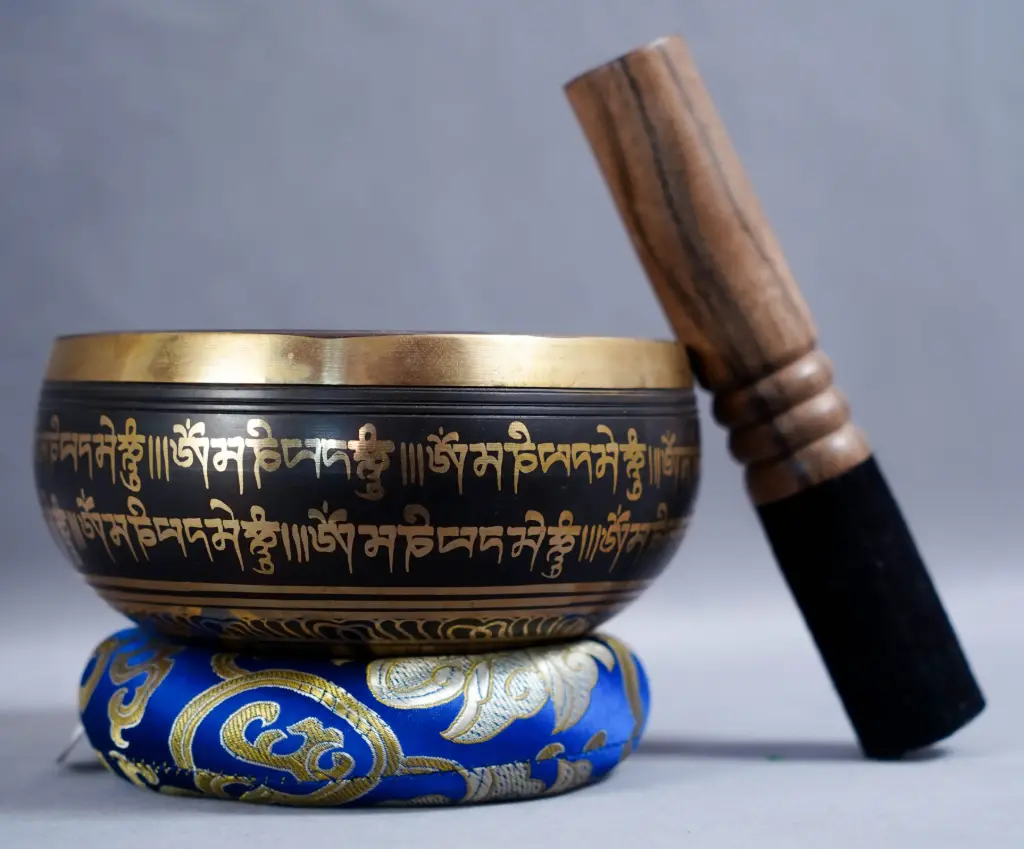 Black Om Mani Padme Hum Etched Mantra Bowl – Pure Tone – Mindful Alignment
