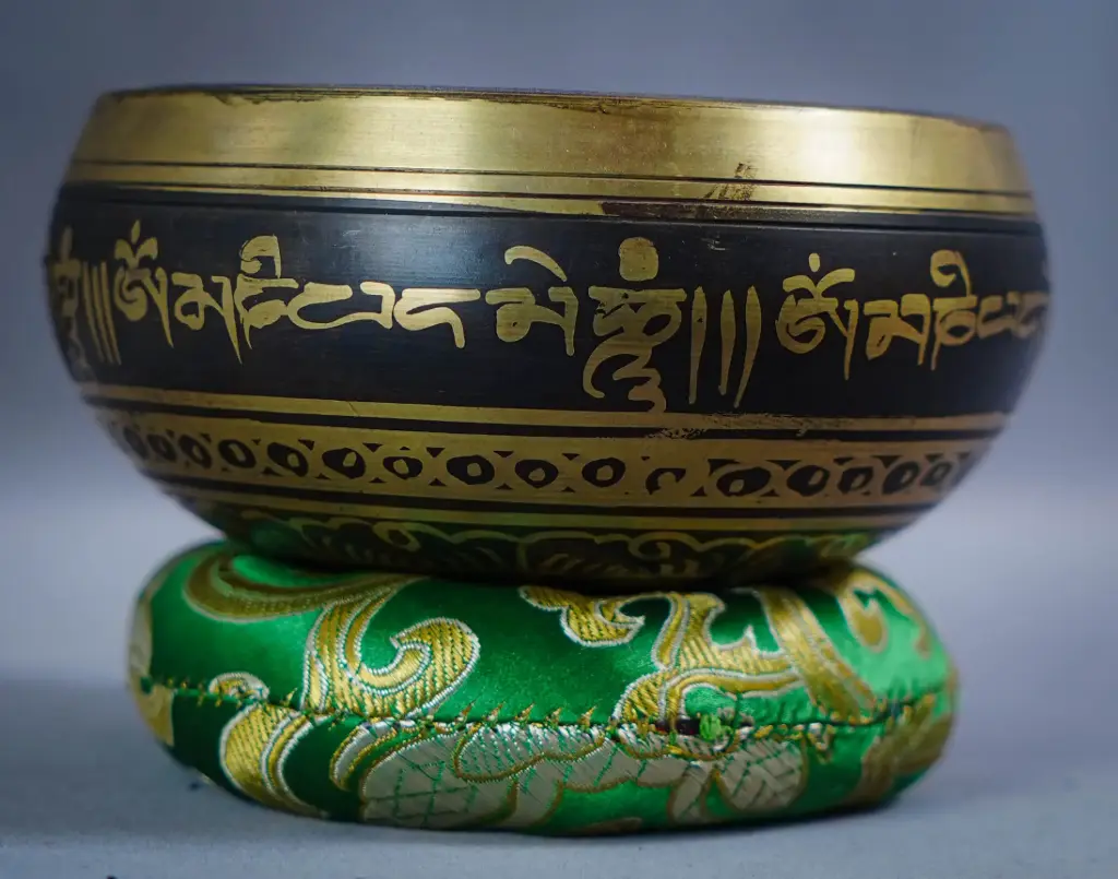Double Vajra & Conch Sankha Singing Bowl – Awakened Stability