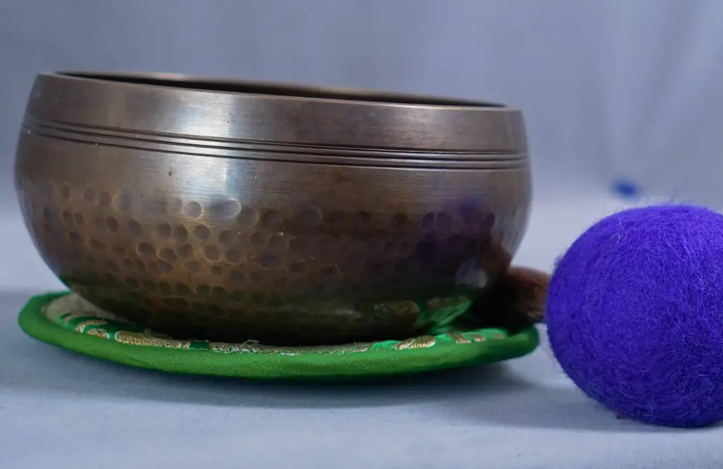 Muthabati “Earth Resonance” Singing Bowl – Hand-Hammered Bronze 