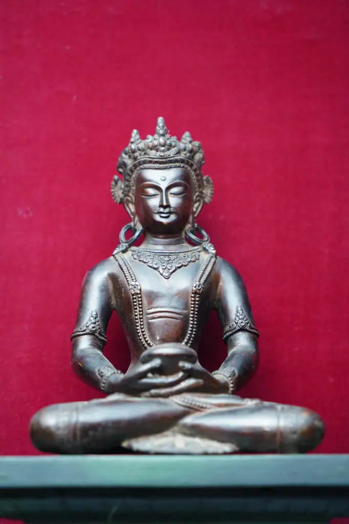 Amitabha Buddha Statue – Infinite Light & Deep Peace